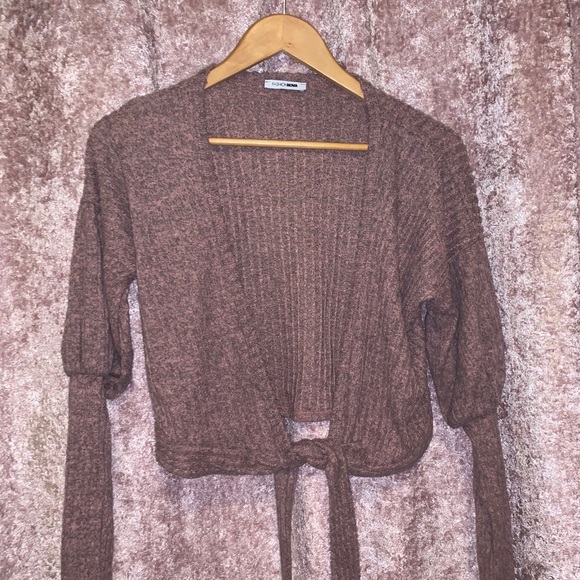 FashionNova wrap around top - Picture 4 of 4